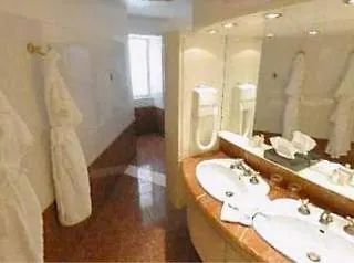 Chateau De Meyrargues Hotel